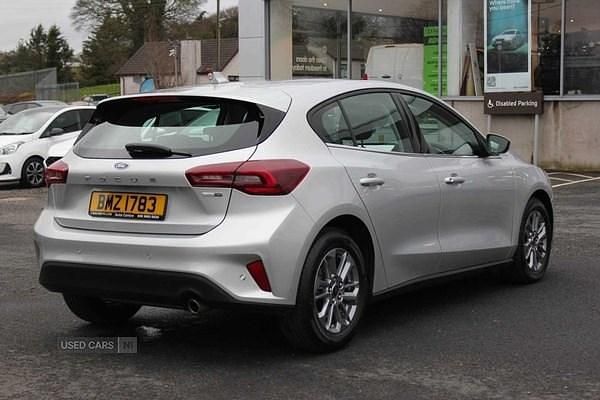 Usado Ford Focus Titanium 125 CV (91 kW) 2023 Plateado Utilitario