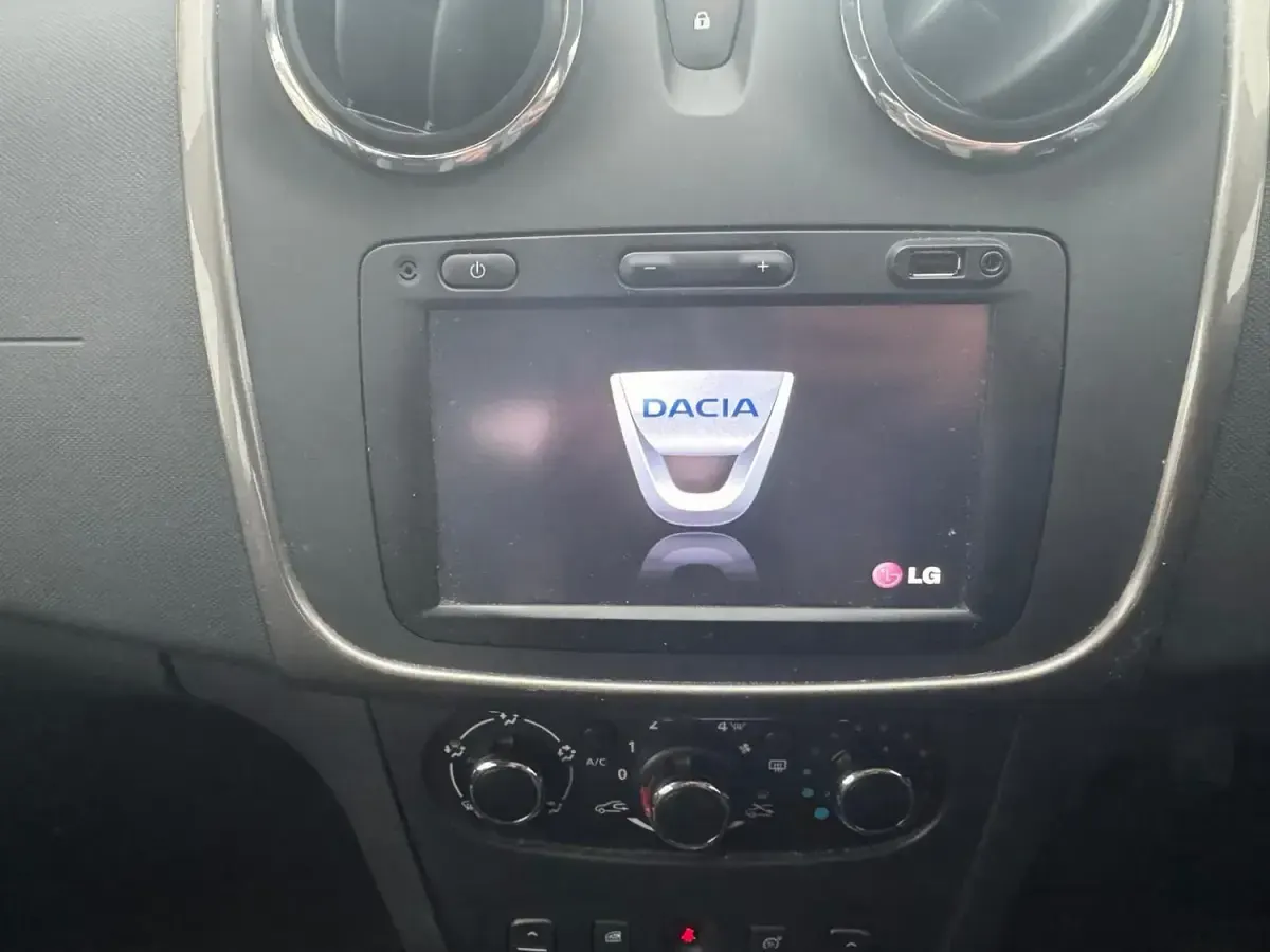 Used Dacia Sandero Lauréate 90 HP (66 kW) 2015 Silver Hatchback