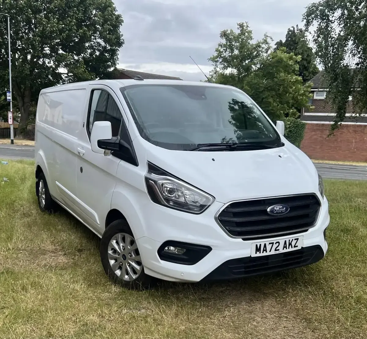 Used Ford Transit Custom Limited 130 HP (95 kW) 2022 White Van