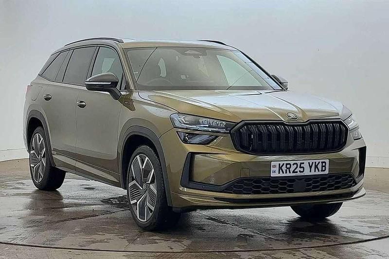 Bronx gold metallic Used 2025 Skoda Kodiaq SportLine SUV | £36,990 (Expensive) - Image 1/4