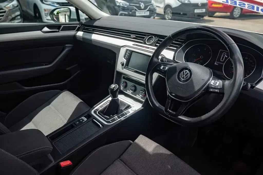 Used VW Passat Business 150 HP (110 kW) 2017 Silver Estate