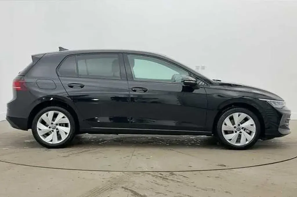 Używany VW Golf VIII Match 272 KM (200 kW) 2025 Czarny Hatchback