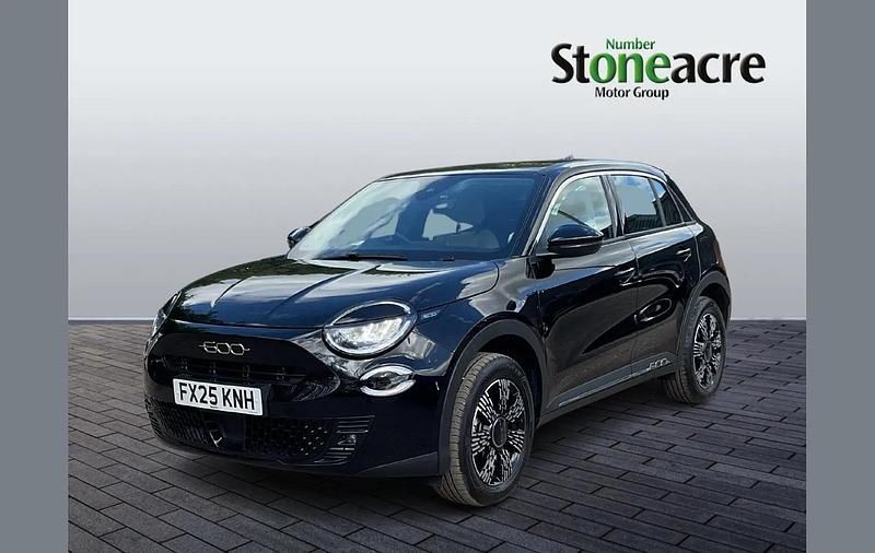 Używany Fiat 600 134 KM (98 kW) 2025 Czarny SUV