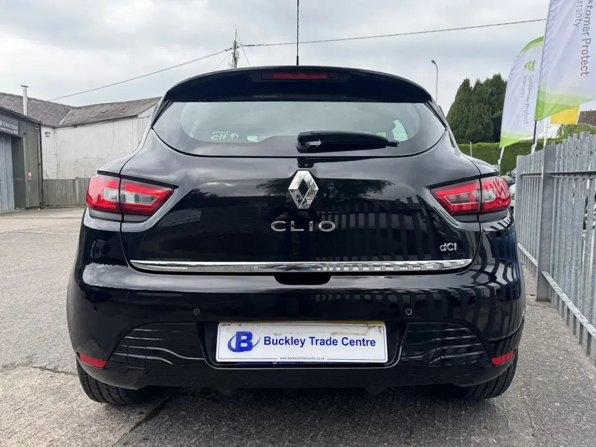 Usado Renault Clio IV Dynamique 90 HP (66 kW) 2015 Preto Citadino
