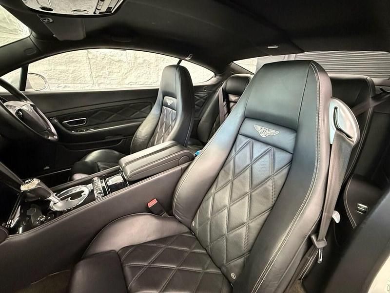 Used Bentley Continental 552 HP (405 kW) 2009 Silver Coupe