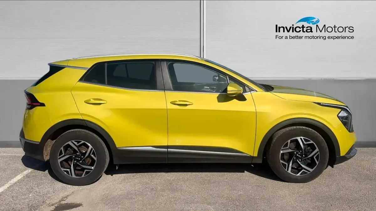 Usado Kia Sportage 116 HP (85 kW) 2023 Amarelo SUV