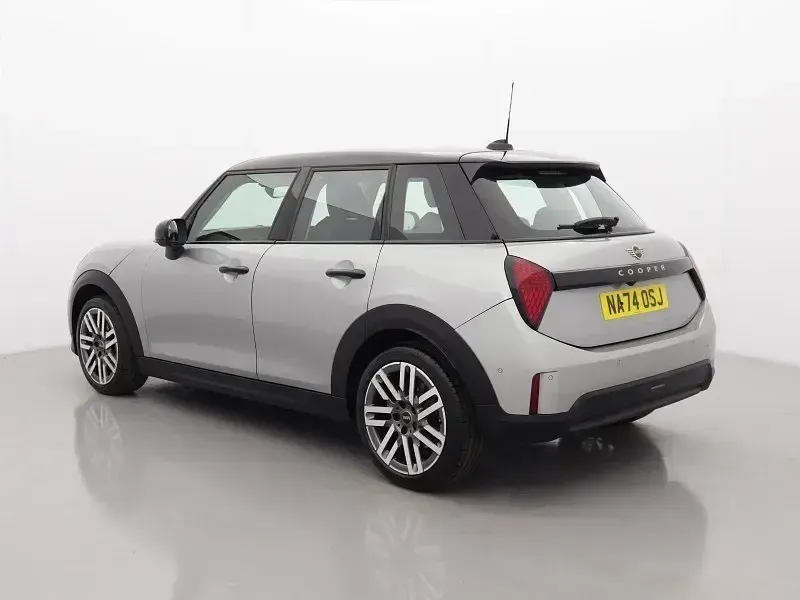 Gebraucht Mini Cooper Hatch 154 PS (113 kW) 2024 Silber Kleinwagen