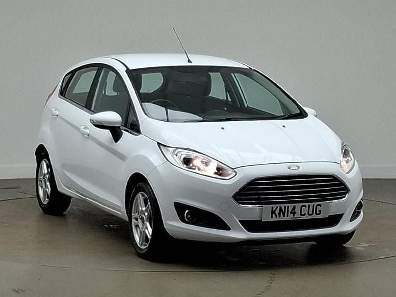 Used Ford Fiesta Zetec 82 HP (60 kW) 2014 White Hatchback