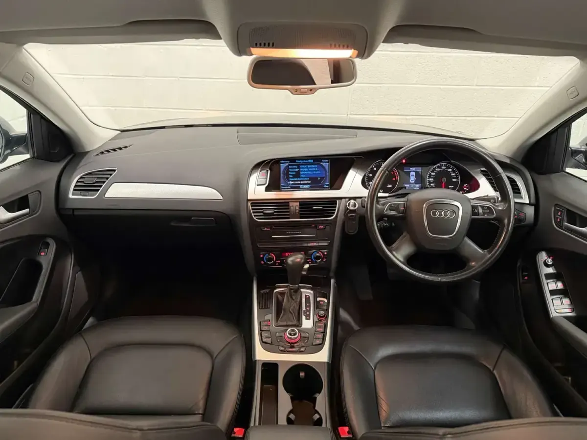 Begagnad Audi A4 Advanced 160 HK (117 kW) 2010 Svart Sedan