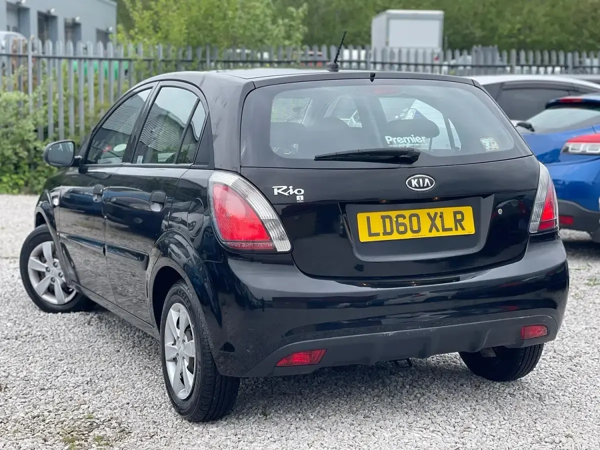 Used Kia Rio 2010 Black Hatchback