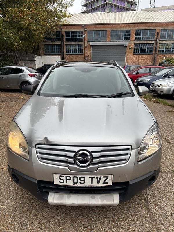 Silver Used 2009 Nissan Qashqai +2 Acenta SUV | £1,350 (Fair price) - Image 1/4