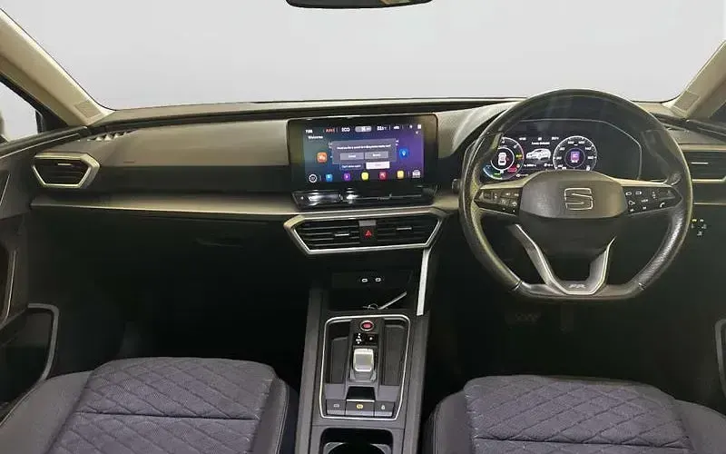 Begagnad Seat Leon FR 204 HK (150 kW) 2023 Halvkombi