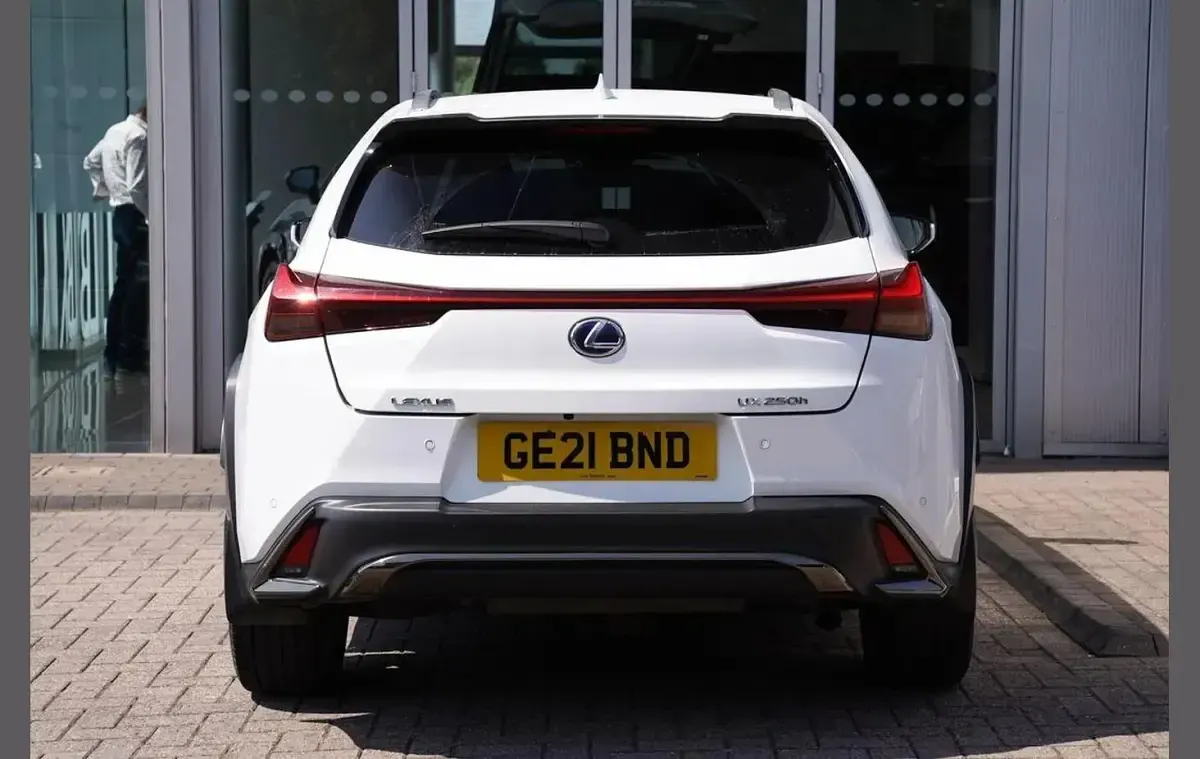 Used Lexus UX 250h Sport Line 180 HP (132 kW) 2021 White SUV