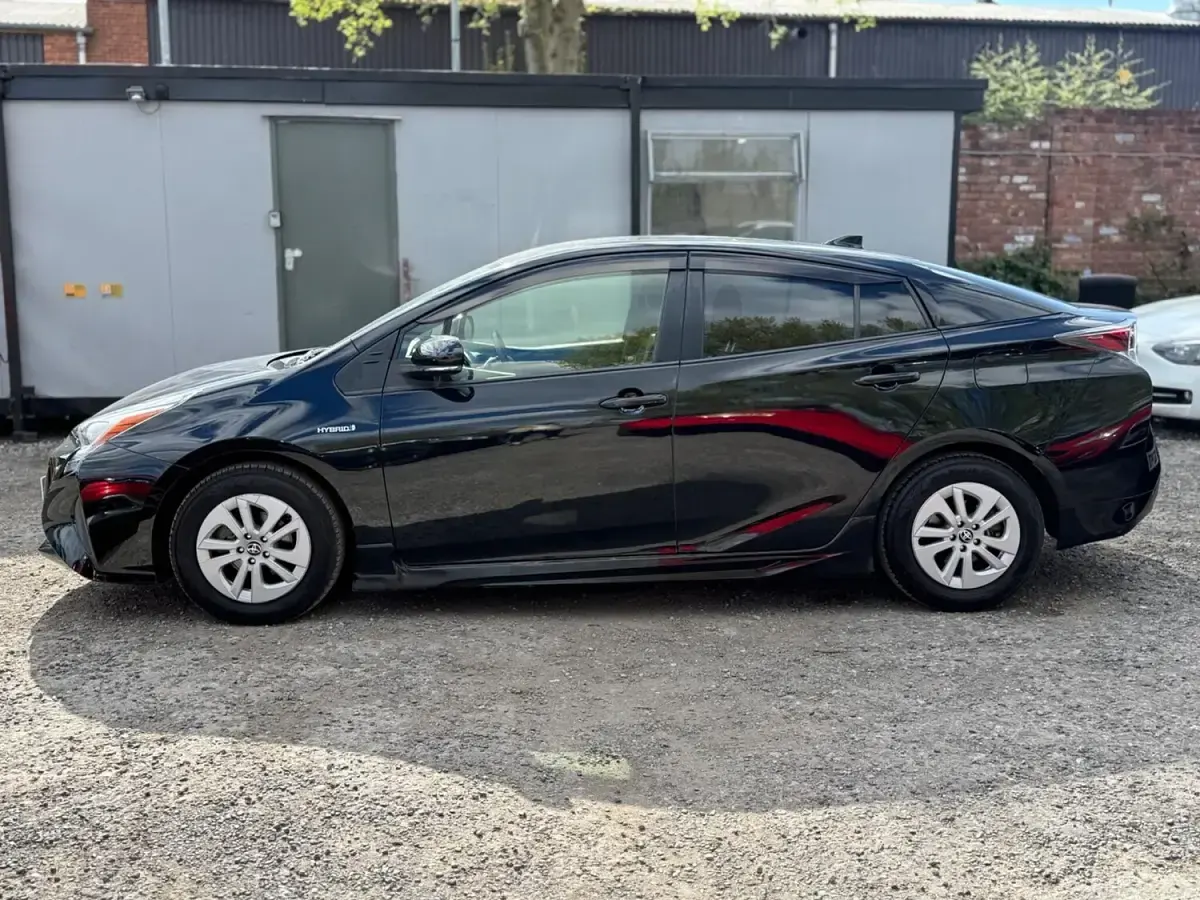 Used Toyota Prius Active 122 HP (89 kW) 2026 Black Hatchback