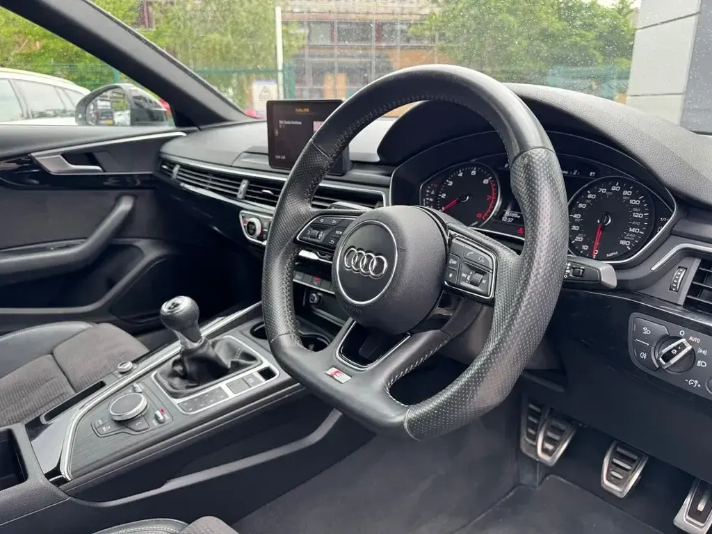 Used Audi A4 Black Edition 150 HP (110 kW) 2017 White Sedan
