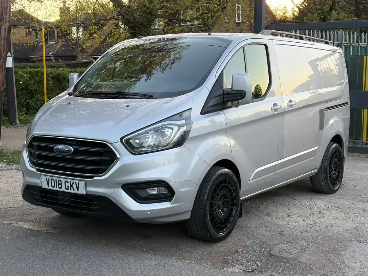 Begagnad Ford Transit Custom Limited 130 HK (95 kW) 2018 Silver Van