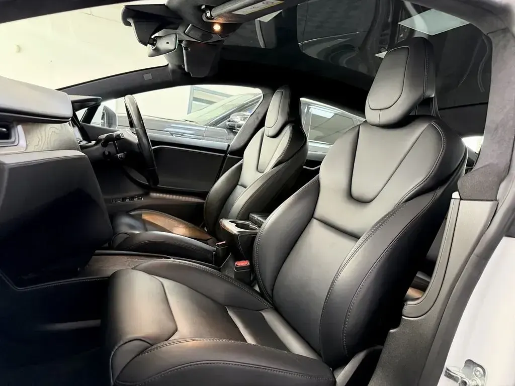 Used Tesla Model S 306 kW (417 HP) 2019 White Hatchback