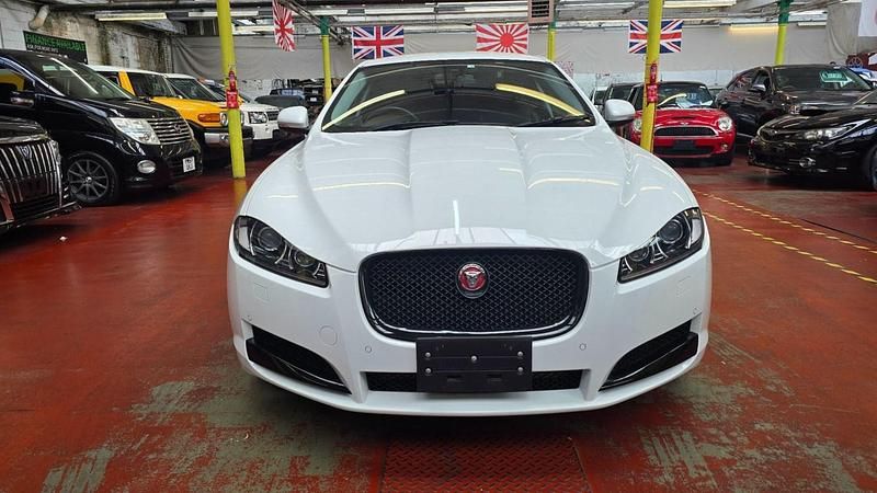 Begagnad Jaguar XF Portfolio 2025 Vit Sedan