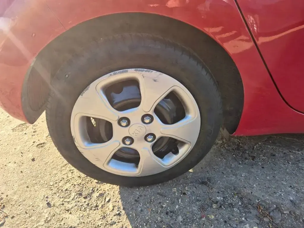 Second-hand Kia Picanto Air 66 CP (48 kW) 2016 Roșu Hatchback