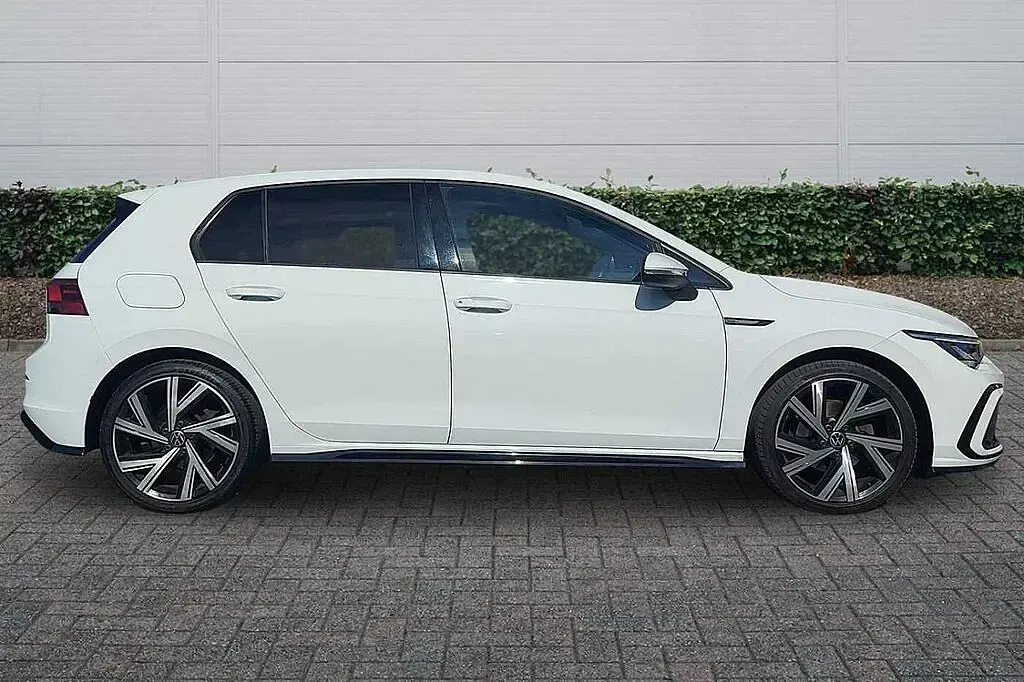 Used VW Golf VII R-line 130 HP (95 kW) 2020 White Hatchback