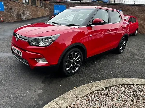 Used SsangYong Tivoli 115 HP (84 kW) 2017 Red SUV