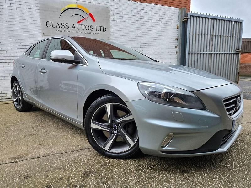 Silver Used 2016 Volvo V40 R-Design Hatchback | £6,422 (Fair price) - Image 1/3