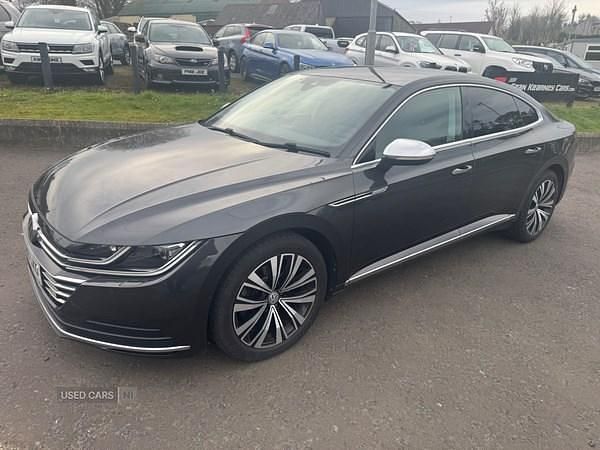 Usado VW Arteon Elegance 150 HP (110 kW) 2018 Cinzento Citadino
