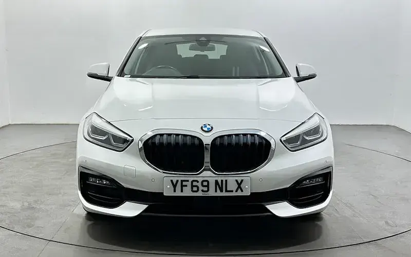 Used BMW 118 Sport Line 140 HP (102 kW) 2019 White Hatchback