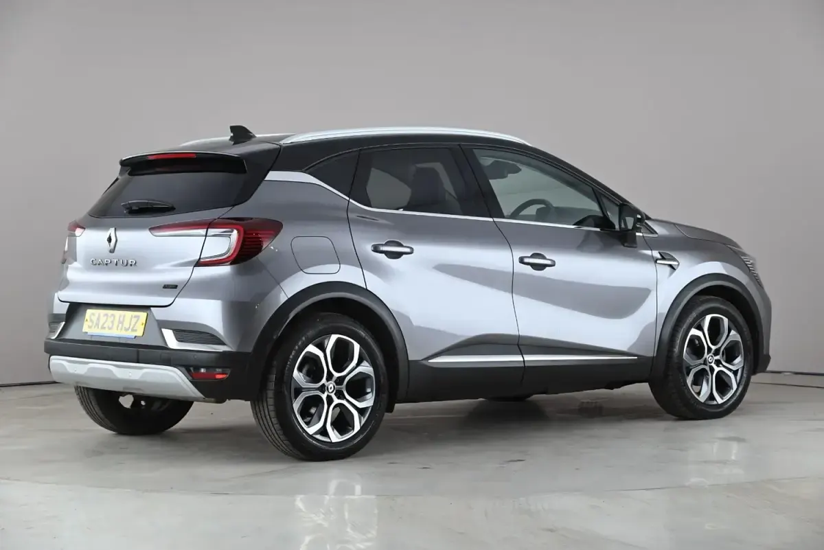 Used Renault Captur Techno 143 HP (105 kW) 2023 Grey/black SUV
