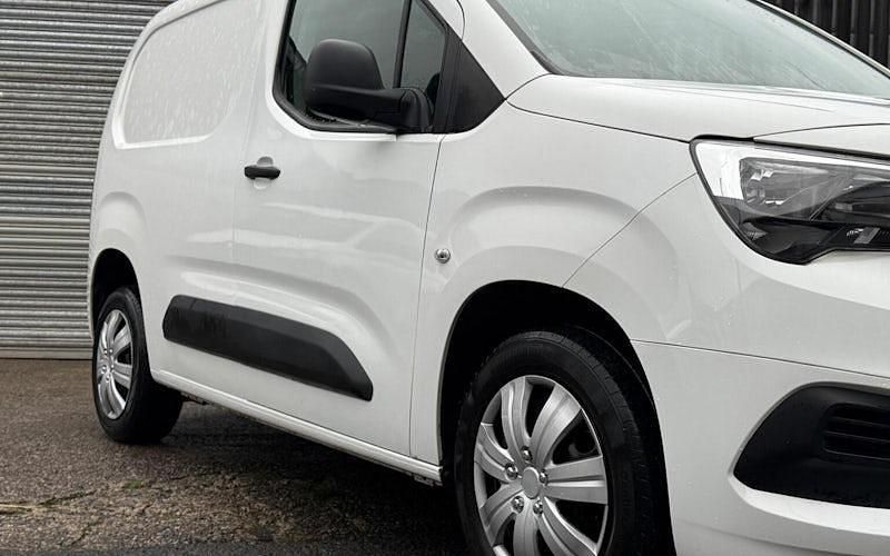 Used Vauxhall Combo Sportive 101 HP (74 kW) 2021 Van