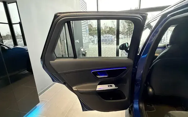 Used Mercedes GLC300 Urban 313 HP (230 kW) 2025 Blue SUV
