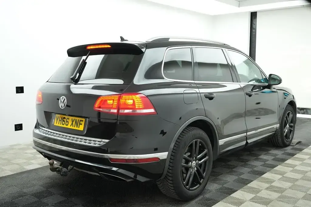 Used VW Touareg R-line Plus 2016 Black SUV