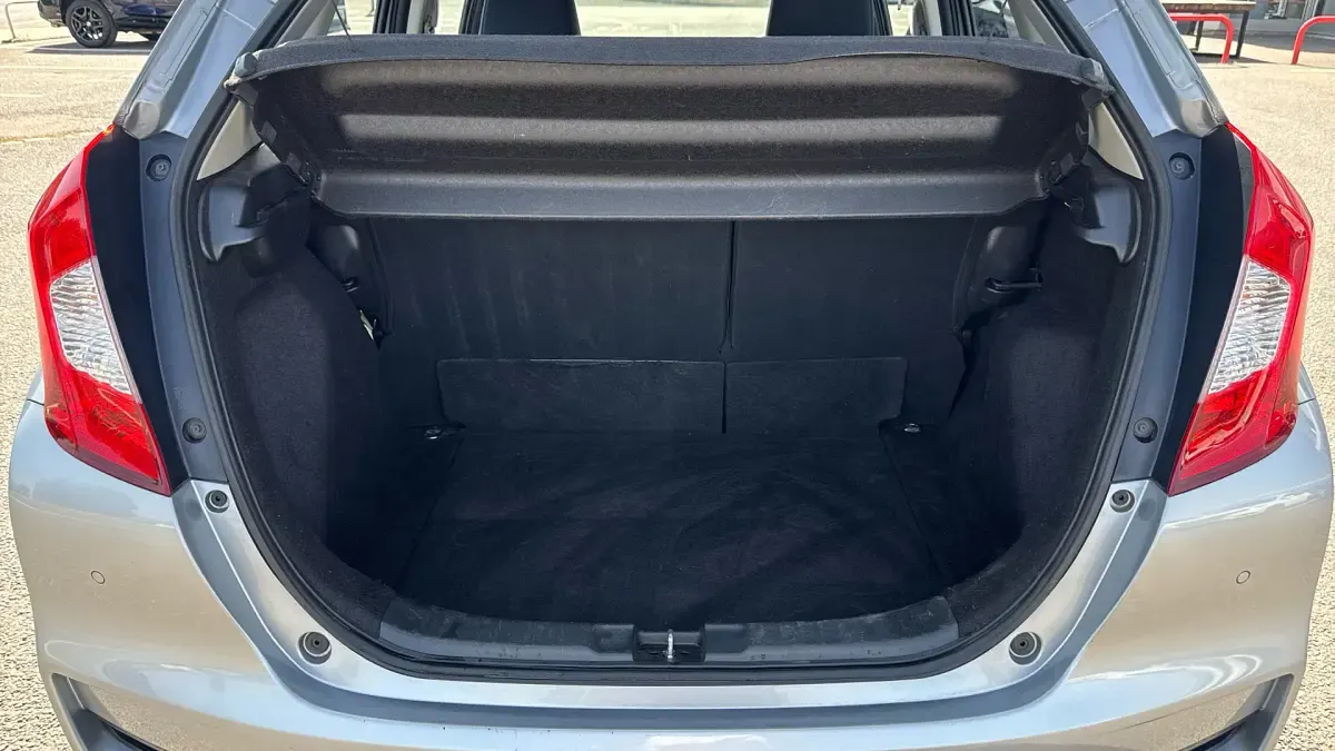 Used Honda Jazz SE 102 HP (75 kW) 2019 Silver Hatchback