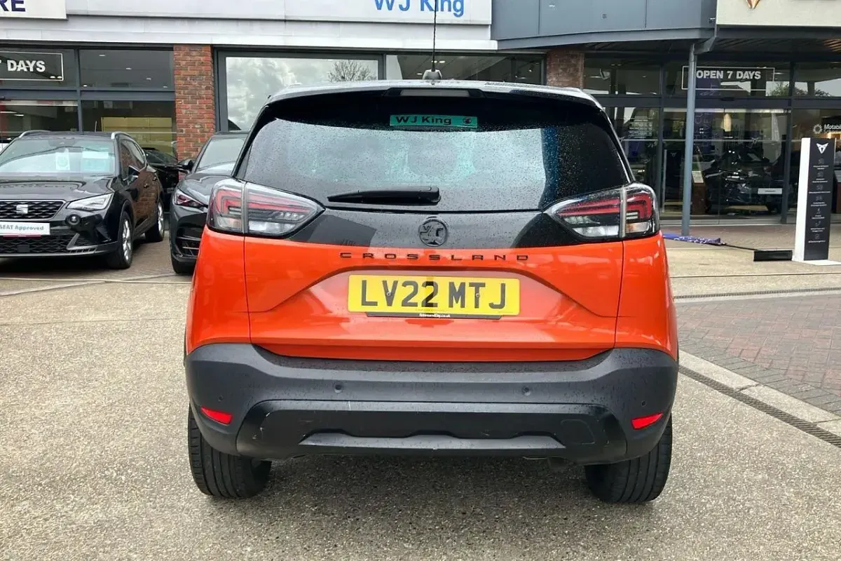 Usado Vauxhall Crossland GS Line 110 CV (80 kW) 2022 Naranja SUV