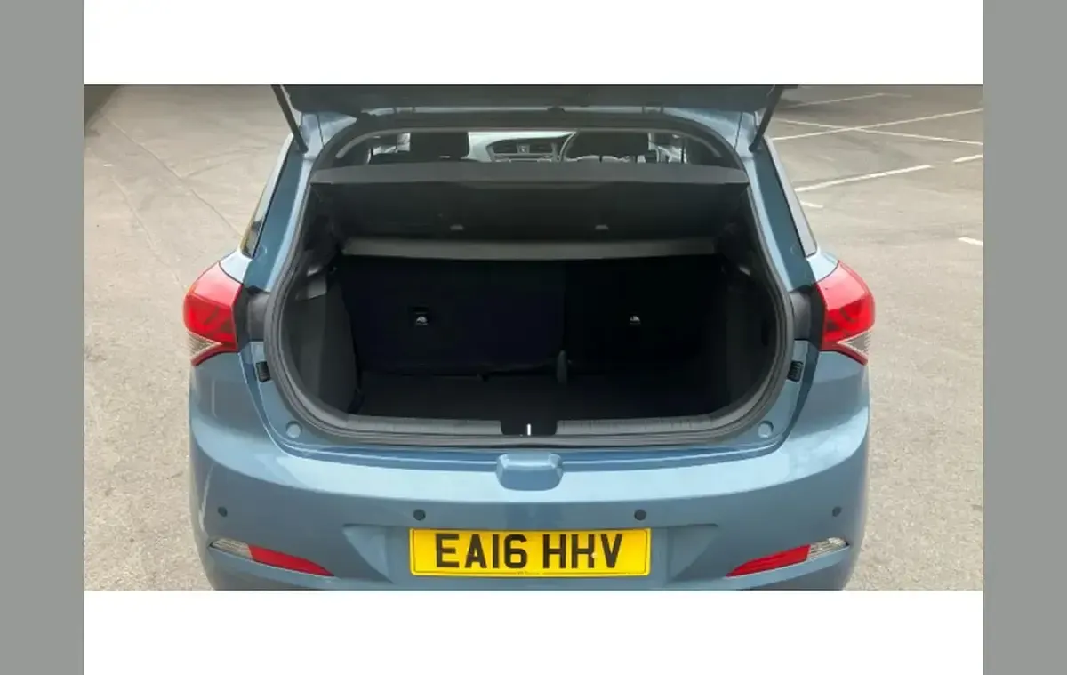 Used Hyundai i20 73 HP (53 kW) 2016 Blue Hatchback