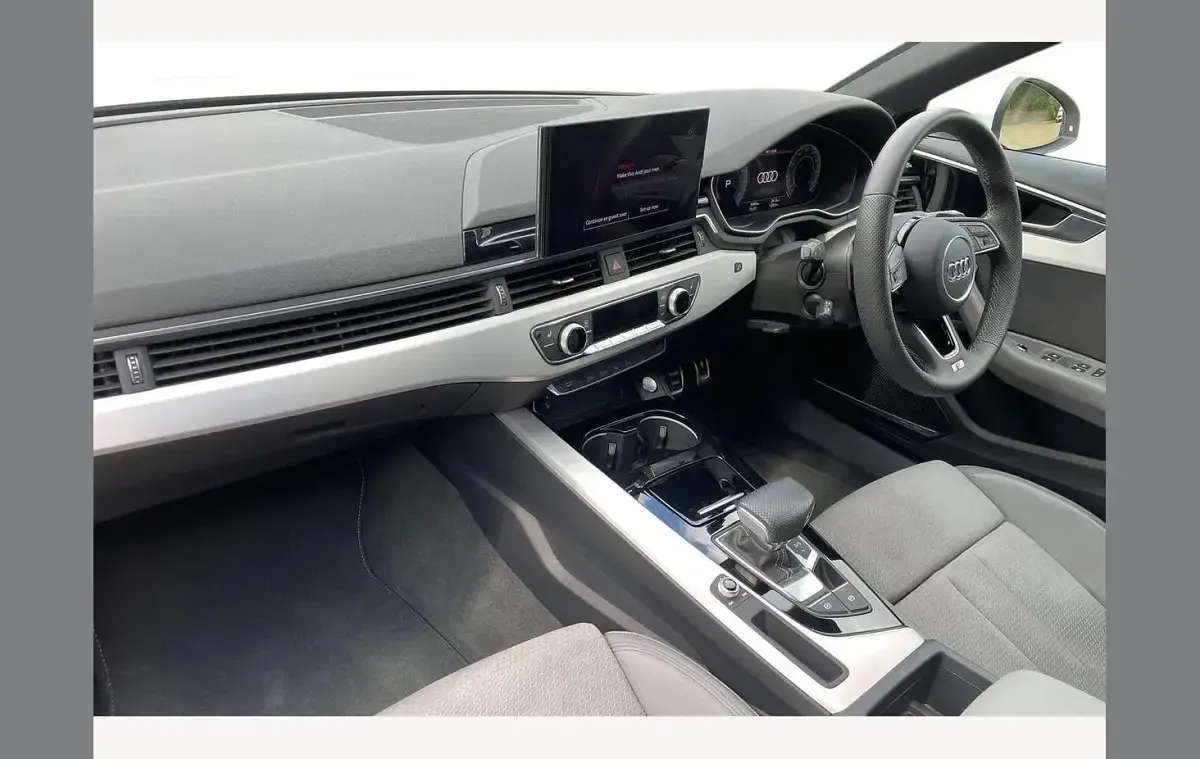 Used Audi A4 S-Line 200 HP (147 kW) 2024 White Estate