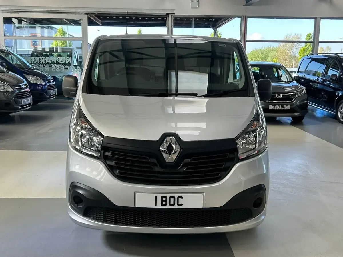 Używany Renault Trafic Business 2015 Srebrny Minivan