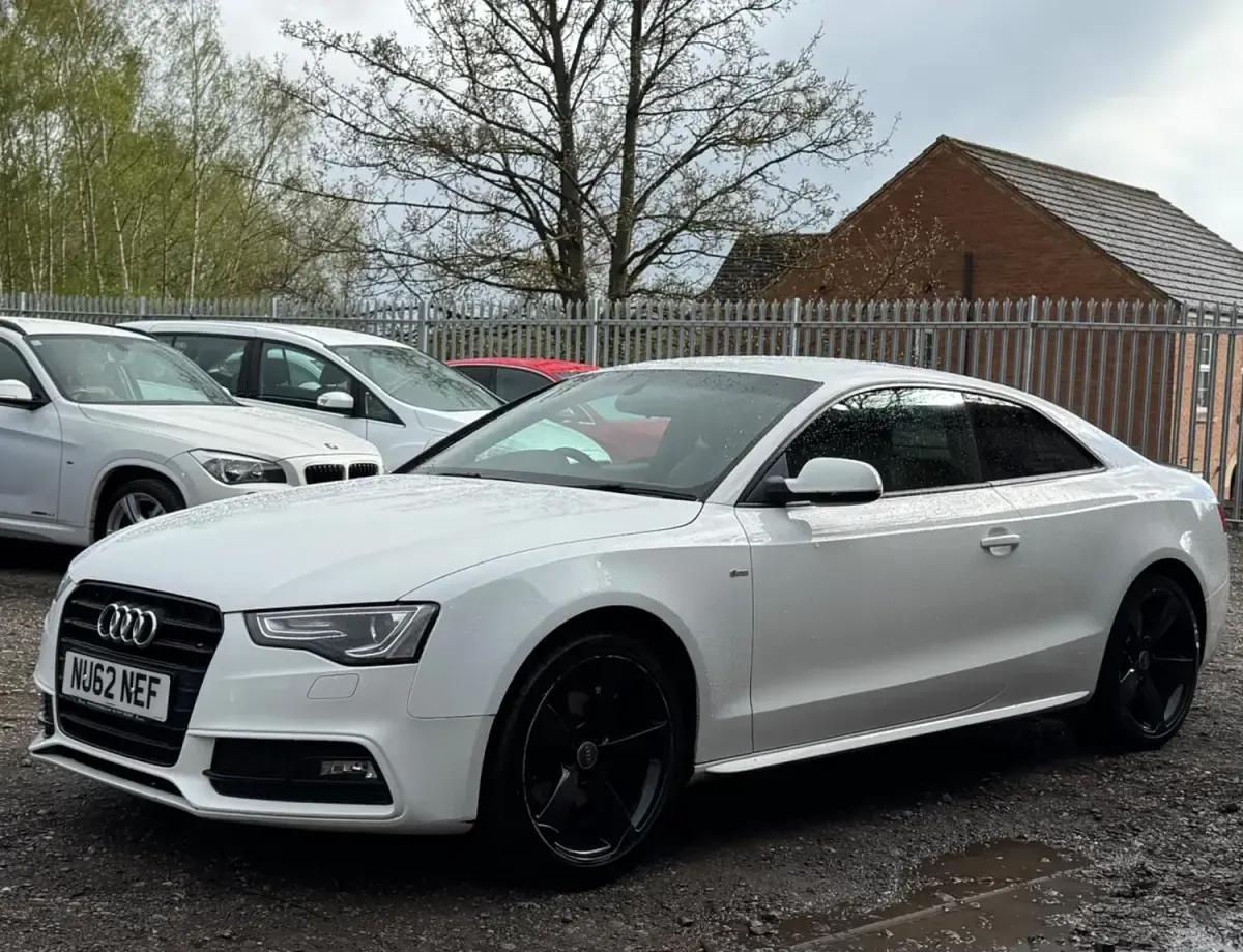 Usado Audi A5 Black Edition 177 HP (130 kW) 2012 Branco Coupé