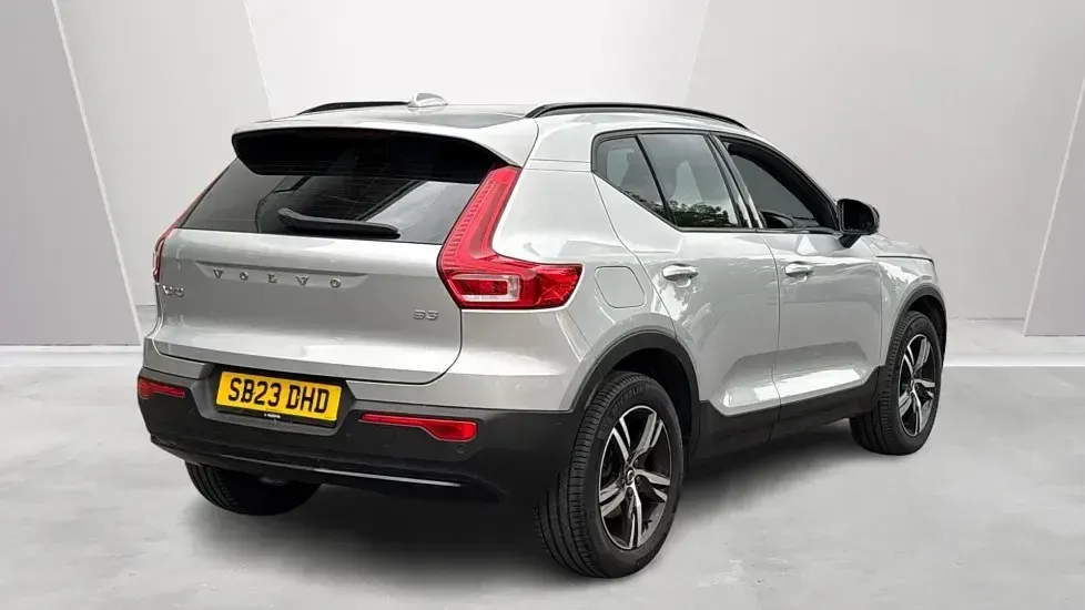 Usado Volvo XC40 Plus 161 CV (118 kW) 2023 Plateado SUV