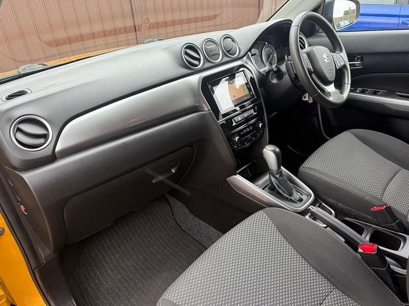 Used Suzuki Vitara SZ-T 140 HP (102 kW) 2020 Yellow SUV