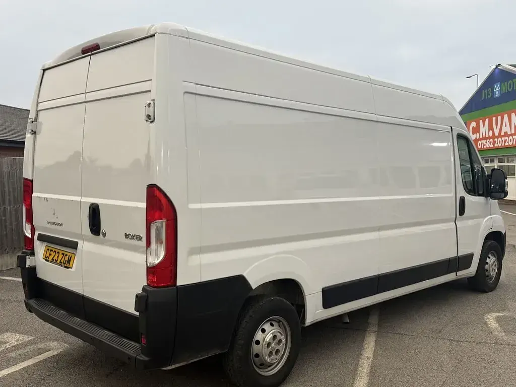 Used Peugeot Boxer Premium 140 HP (102 kW) 2023 White Van