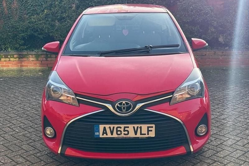 Used Toyota Yaris 2015 Red Hatchback
