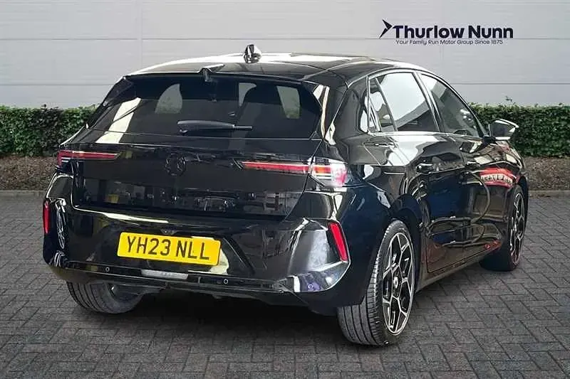Second-hand Vauxhall Astra Ultimate 130 CP (95 kW) 2023 Negru Hatchback