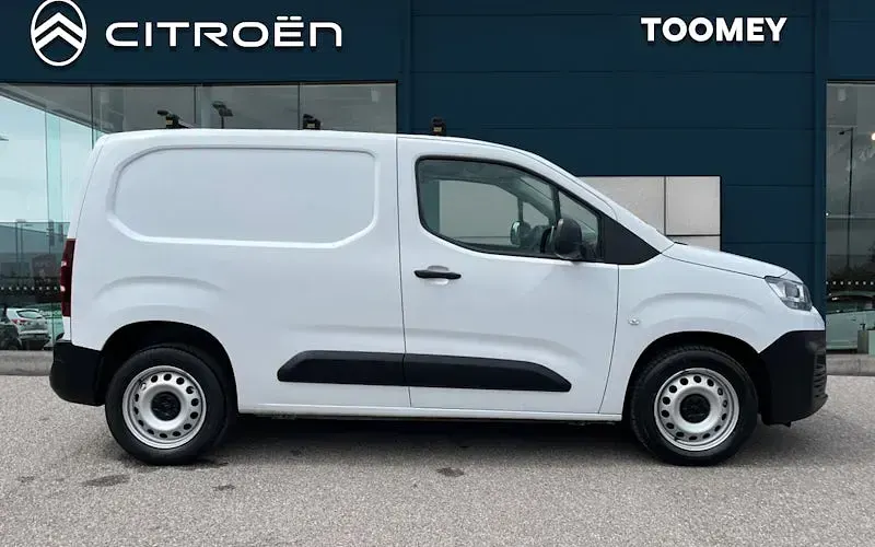 Used Citroën Berlingo 102 HP (75 kW) 2023 White MPV