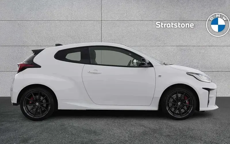 Used Toyota Yaris 261 HP (191 kW) 2021 White Hatchback