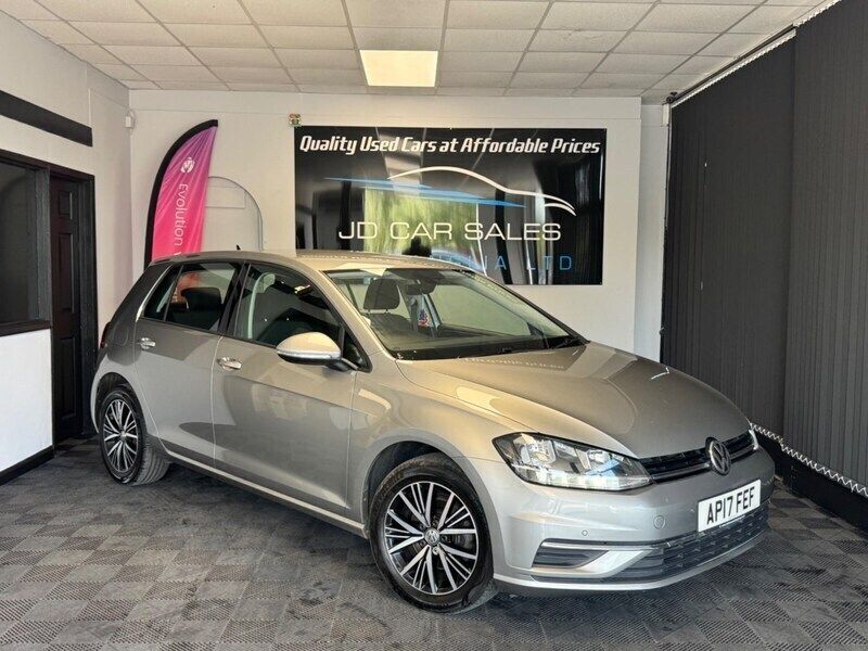 Silver Used 2017 VW Golf VII SE Hatchback | £7,790 (Fair price) - Image 1/4