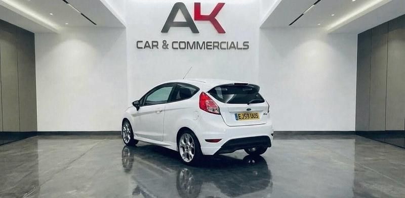 Used Ford Fiesta Zetec 118 HP (86 kW) 2009 White Hatchback