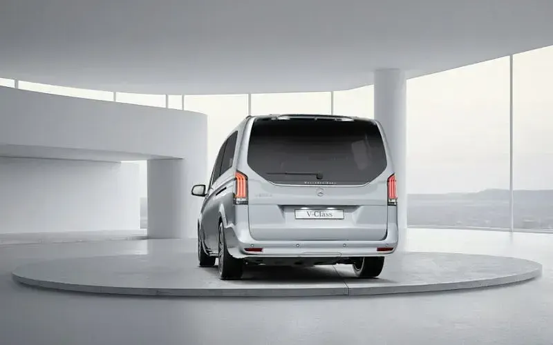 Novo Mercedes V300 Premium 237 HP (174 kW) 2025 Monovolume
