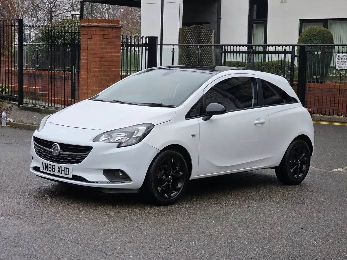 Used Vauxhall Corsa 75 HP (55 kW) 2018 White Hatchback