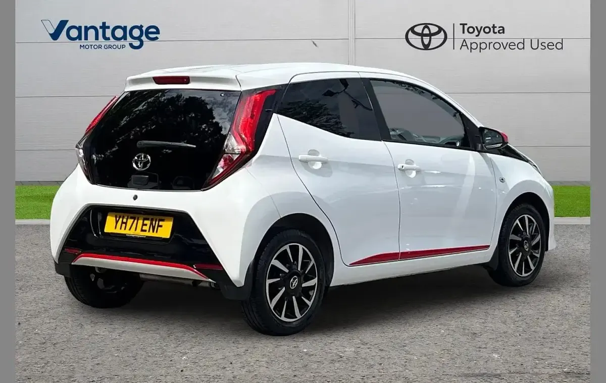 Used Toyota Aygo Trend 72 HP (52 kW) 2021 White Hatchback